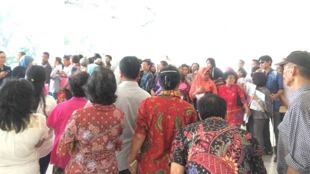 Warga ingin menumpahkan permasalahannya kepada Ahok.