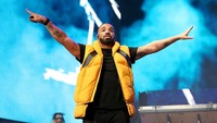 Drake merupakan penyanyi yang masuk dalam enam nominasi American Music Awards 2022. Foto: Christopher Polk/Getty Images for Coachella