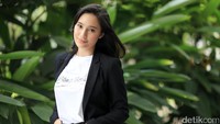 Pesonanya membuat Anda betah berlama-lama memandanginya.
