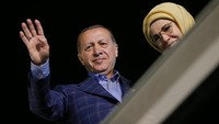 Hasil dari referendum tersebut, sebanyak 51,4 persen suara menyatakan Ya. Sementara sisanya sebesar 48,6 persen memilih Tidak. REUTERS/Murad Sezer.