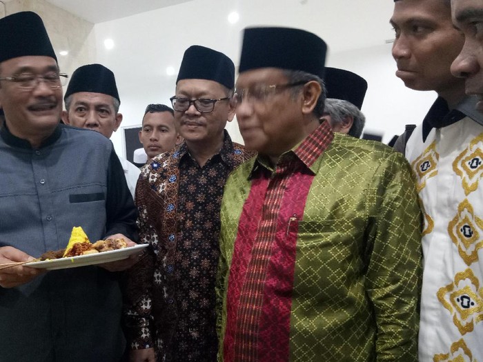 Djarot Hadiri Acara Tasyakuran di Masjid Raya KH Hasyim Asyari