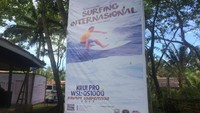 Setiap tahun, di pantai ini diadakan acara Krui Pro Surfing International. Tahun 2017 ini, lomba selancar bertaraf internasional itu diikuti oleh 53 orang peselancar dari mancanegara, dan 18 orang lainnya dari dalam negeri (Monica/detikTravel)