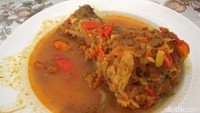 Di daerah Magelang dan sekitarnya, kuliner mangut lele yang pedas dan kaya akan kuah santan menjadi primadona bagi penikmat kuliner yang singgah. Namun khusus di daerah Candi Borobudur dan sekitarnya, ada kuliner Iwak Beong yang sedikit mirip dengan mangut lele (Randy/detikTravel)