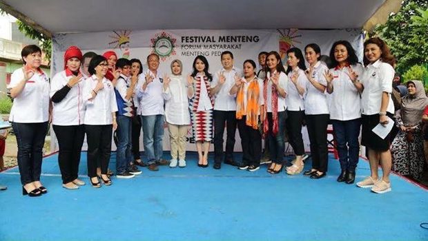 Istri Sandiaga Uno hadir di acara Partai Perindo.