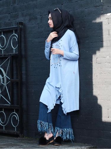 Foto 4 Model Celana Jeans yang Tren Dipakai Selebgram Hijab 