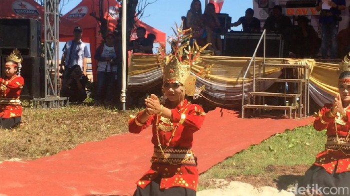 kompetisi surfing
