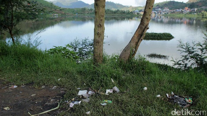 Momok di Kawasan Wisata Bukit Sikunir: Sampah