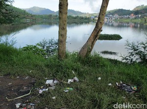 Momok di Kawasan Wisata Bukit Sikunir: Sampah