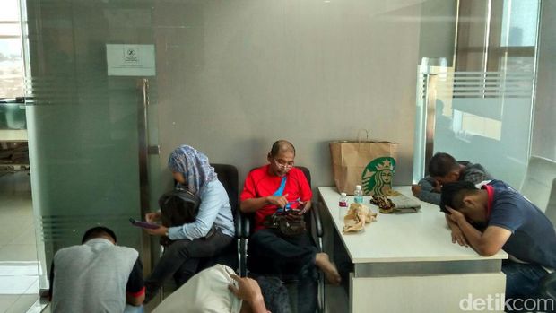 Ada 13 calon TKI ilegal yang diamankan.