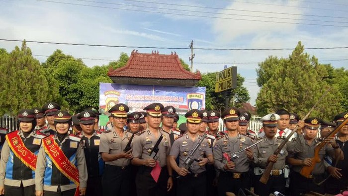 Polres OKI Terima Penyerahan 66 Pucuk Senpi Rakitan dari Warga