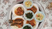 Sejumlah bumbu penyedap seperti daun sereh, jahe, kunyit, kencur dan cabe pedas pun menjadi bahan baku utama. Awalnya, ikan beong yang ada digoreng lebih dulu sebelum diberi kuah pedas. Teknik penyajian ini pun menghasilkan kuliner ikan yang sedap dengan bumbu yang meresap (Randy/detikTravel)
