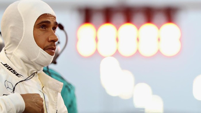 Dapat Penalti, Hamilton Mengaku Salah dan Minta Maaf