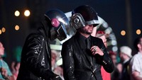 Atau mungkin tampil seperti artis idola. Frazer Harrison/Getty Images for Coachella/detikFoto.