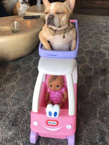 Ultah Pertama, Putri Chrissy Teigen Dapat 'Mobil Mewah' dari Kris Jenner