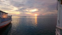 Liburan ke Wakatobi, jangan sampai melewatkan sunset romantis dari Dermaga Tomia. Dijamin liburan kamu akan makin berkesan (Mukhlis/detikTravel)