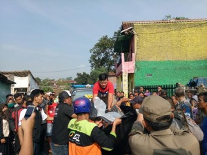 Mayat Pria Ditemukan Warga di Sungai Cisangkuy Bandung