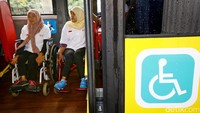 Salah satu pihak yang dapat menggunakan kursi prioritas. Foto: Hasan Al Habshy