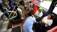 Beberapa penyandang disabilitas yang memakai kursi roda dibuat nyaman dengan fasilitas yang disediakan.
