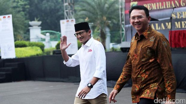 Ahok dan Sandiaga terlihat akrab di acara deklarasi damai pilgub DKI