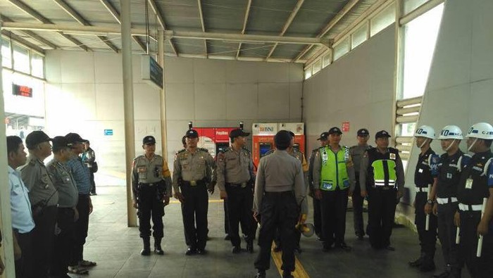 Polisi Bogor Jaga Stasiun dan Terminal Cegah Massa ke DKI