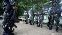 Mereka hendak melakukan patroli pengecekan kondisi pilar batas negara, sekaligus memastikan keamanan di kawasan terdepan. Komandan Pos Motaain, Lettu Inf Agus Sudarsono, menyatakan patroli semacam ini rutin digelar paling tidak sebulan sekali.