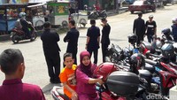 Pengamanan pun disiapkan sesaat jelang sidang usai.