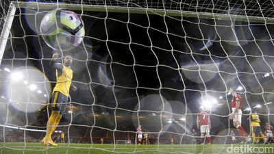 Arsenal Kalahkan Middlesbrough 2-1