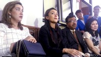 Tsania Marwa saat ditemui usai sidang cerainya di Pengadilan Agama Cibinong, Bogor, Jawa Barat pada Selasa (18/4/2017).