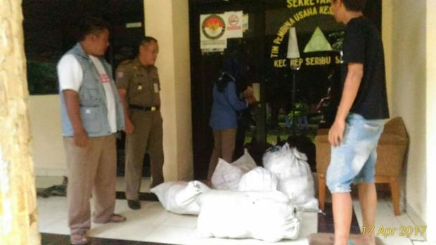 Sembako dari relawan Ahok-Djarot yang diamankan Panwas