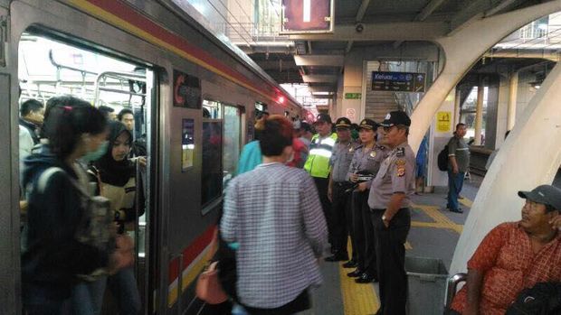 Polisi Bogor Jaga Stasiun dan Terminal Cegah Massa ke DKI