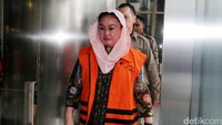 Sebelumnya, masa penahanan Bupati Klaten, Sri Hartini, telah diperpanjang hingga 30 hari.