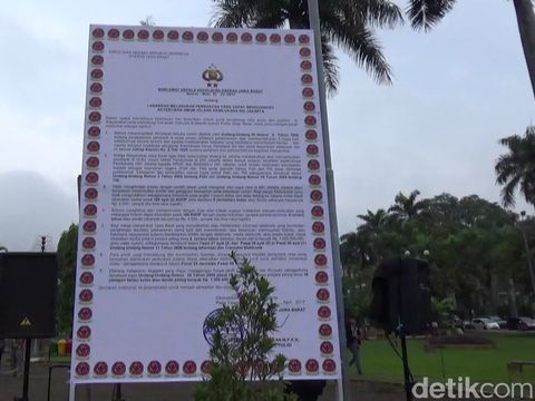 Massa Dihadang Polisi di Ciamis saat Jalan Kaki ke Jakarta