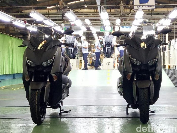 Yamaha Indonesia kembali menambah model sepeda motor yang diekspor. Kali ini, pabrikan berlogo garpu tala ini mengekspor skuter matik (skutik) bongsor ke Eropa yaitu Yamaha XMAX 300.