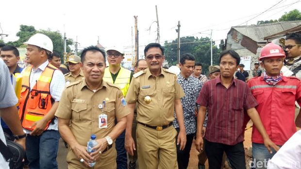 Wagub DKI Jakarta meninjau proyek flyover Bintaro.