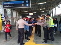 Polisi Bogor Jaga Stasiun dan Terminal Cegah Massa ke DKI