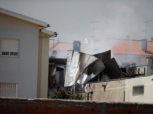 Pesawat Ringan Tabrak Gudang di Portugal, 5 Orang Tewas