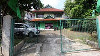 Penyegelan ini agar tidak terjadi penyaluran sembako. Hal ini berdasarkan dari kesepakatan warga sekitar.