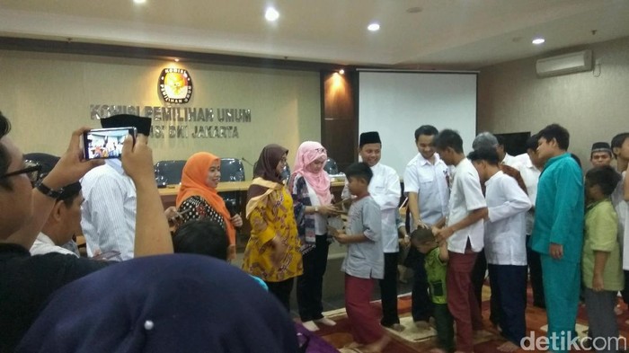 Jelang Pencoblosan, KPU DKI Gelar Doa Bersama Anak Yatim