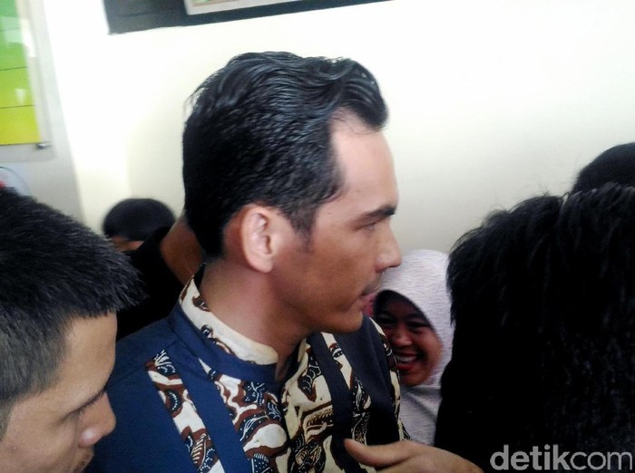 Jalani 1,5 Jam Mediasi, Atalarik Syah Bungkam