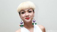 Bagaimana menurut Anda penampilan terbaru Nirina? Pool/Palevi S/detikFoto.