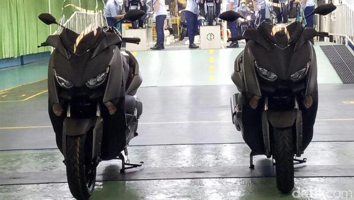 Yamaha Indonesia kembali menambah model sepeda motor yang diekspor. Kali ini, pabrikan berlogo garpu tala ini mengekspor skuter matik (skutik) bongsor ke Eropa yaitu Yamaha XMAX 300.