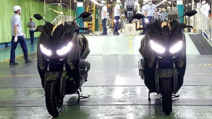 Yamaha Indonesia kembali menambah model sepeda motor yang diekspor. Kali ini, pabrikan berlogo garpu tala ini mengekspor skuter matik (skutik) bongsor ke Eropa yaitu Yamaha XMAX 300.