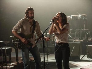 Jadi Kekasih Bradley Cooper, Lady Gaga Main Film Perdana