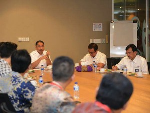 Menpar Dapat Jaminan 2 Rute Penerbangan Baru dari AirAsia