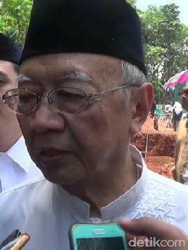 Gus Sholah sosok tokoh bangsa teladan.