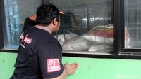 Ketua DPC PPP kubu Lulung, Hadi mengatakan ada pengiriman sembako ke kantor PPP tersebut sekitar 7 truk. Setelah itu masyarakat melapor dan menurut dugaannya, sembako itu dikoordinir oleh pengurus PPP kubu Ketum Romahurmuziy.