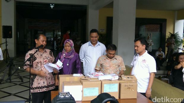 KPU DKI bakar surat suara rusak dan lebih / 