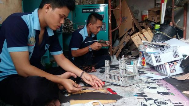 Penghuni Rutan Garut Ini Sulap Limbah Sampah Jadi Karya Seni