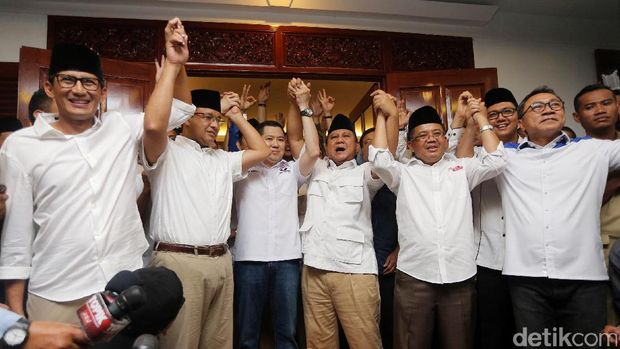 Senyum Lebar Prabowo, Amien Rais dan HT di Kemenangan Anies-Sandi