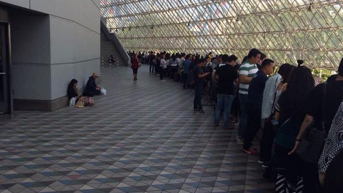 15 Menit Jelang Dibuka, Penonton Konser Coldplay Tokyo Masih Antre Panjang